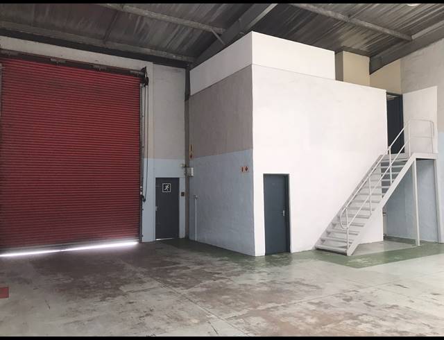 286M² WAREHOUSE RENTED IN WESTMEAD